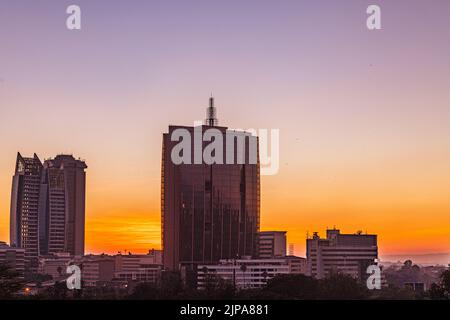 Nairobi City County Kenyas Hauptstadt Ostafrikas, moderne architektonische Hochhäuser Büros Skyline, Wolkenkratzer, Stadtansichten, magische Panorama SC Stockfoto