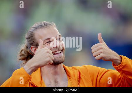 MÜNCHEN - Douwe Amels im Einsatz beim Hochsprung am sechsten Tag der Mehreuropameisterschaft. Die deutsche Stadt München wird 2022 eine kombinierte Europameisterschaft verschiedener Sportarten veranstalten. ANP ROBIN VAN LONKHUIJSEN Stockfoto