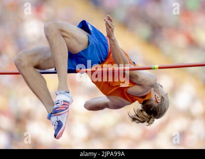 MÜNCHEN - Douwe Amels im Einsatz beim Hochsprung am sechsten Tag der Mehreuropameisterschaft. Die deutsche Stadt München wird 2022 eine kombinierte Europameisterschaft verschiedener Sportarten veranstalten. ANP ROBIN VAN LONKHUIJSEN Stockfoto