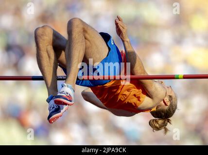 MÜNCHEN - Douwe Amels im Einsatz beim Hochsprung am sechsten Tag der Mehreuropameisterschaft. Die deutsche Stadt München wird 2022 eine kombinierte Europameisterschaft verschiedener Sportarten veranstalten. ANP ROBIN VAN LONKHUIJSEN Stockfoto