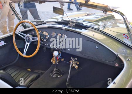 Shelby Cobra 427 SC aus den Sechzigern auf der Oldtimer-Ausstellung in Köln, Deutschland, Innenansicht Stockfoto