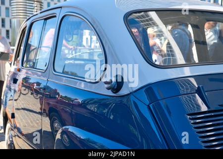 Fiat 600 Multipla aus den sechziger Jahren auf der Oldtimer-Ausstellung in Köln, Detailansicht des Tankfüllstutzens Stockfoto