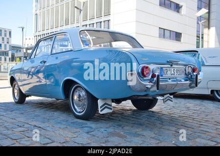 Ford Taunus 17m aus den 60er Jahren auf der Oldtimer Show in Köln, Deutschland, Rückansicht Stockfoto