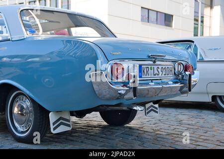 Ford Taunus 17m aus den Sechzigern auf der Oldtimer Show in Köln, Deutschland, Nahaufnahme auf dem Heck Stockfoto
