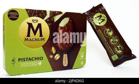 MAGNUM Pistachio Eis. Magnum ist eine Marke von Unilever Stockfoto