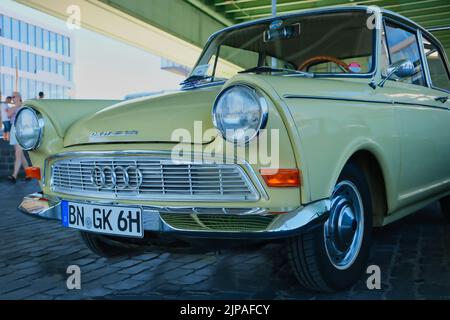 DKW F12 aus den sechziger Jahren auf der Oldtimer Show in Köln, Vorderansicht Stockfoto