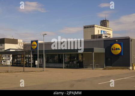 STUTTGART, DEUTSCHLAND - März 17,2019: Hedelfingen in Heiligenwiesen ist ein Supermarkt der Lidl, das ist einer der größten Discounter in Deutschland. Stockfoto