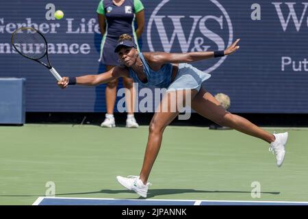 Mason, Ohio, USA. 16. August 2022. Venus Williams (USA) TuesdayÃs Einsatz während der ersten Runde der Western and Southern Open im Lindner Family Tennis Center, Mason, Oh. (Bild: © Scott Stuart/ZUMA Press Wire) Stockfoto