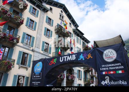 Die Ziellinie des UTMB Ultra Marathon um Mont Blanc Chamonix France, Ultra Trail du Mont Blanc, Sommet Mondial Stockfoto