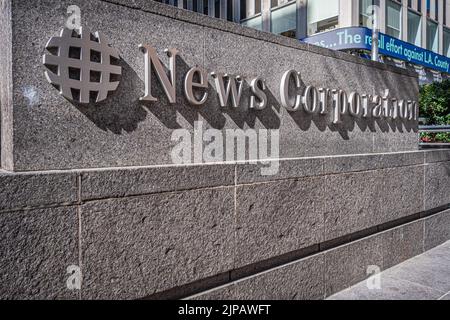 USA. 16. August 2022. Festzelt am Haupteingang des FOX News Headquarters im NewsCorp Building in Manhattan. (Foto von Erik McGregor/Sipa USA) Quelle: SIPA USA/Alamy Live News Stockfoto