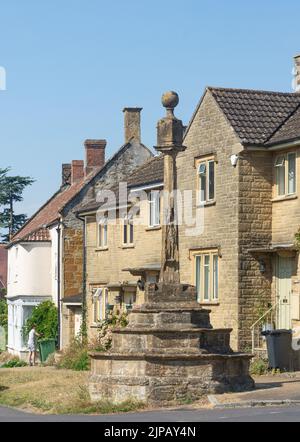 The Village Cross, High Street, Hinton St George, Somerset, England, Vereinigtes Königreich Stockfoto