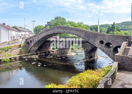 Old Bridge (Yr Hen Bont) und Victoria Bridge über den Fluss Taff, Pontypridd, Rhondda Cynon TAF, Wales (Cymru), Großbritannien Stockfoto