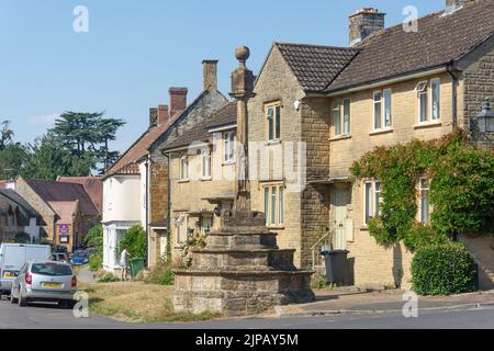 The Village Cross, High Street, Hinton St George, Somerset, England, Vereinigtes Königreich Stockfoto