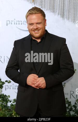 Owain Arthur bei der Premiere von „der Herr der Ringe: Die Ringe der Macht“ in den Culver Studios am 15. August 2022 in Culver City, CA (Foto: Katrina Jordan/Sipa USA) Stockfoto