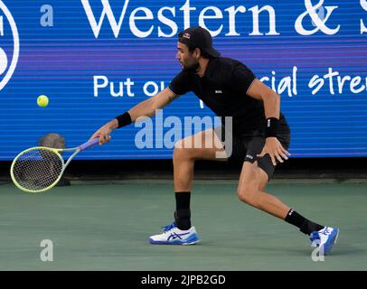 15. August 2022: Matteo Berrettini (ITA) verliert gegen Frances Tiafoe (USA), 7-6, 6-4 7-6 bei den Western & Southern Open im Lindner Family Tennis Center in Cincinnati, Ohio, {USA} © Leslie Billman/Tennisclix/Cal Sport Media Stockfoto