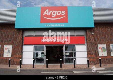 Slough, Großbritannien. 16.. August 2022. Der Argos-Laden im Bath Road Retail Park in Slough soll noch in diesem Jahr schließen. Quelle: Maureen McLean/Alamy Stockfoto