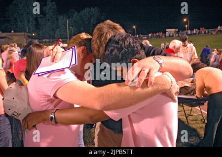 Prediger Rick Gage von Pastor Atlanta und seine Wiederbelebung, die Menschen an der Veranstaltung in einem Fußball-Stedium in GA zu speichern Stockfoto