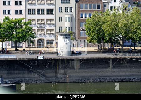 Köln, Deutschland 16. August 2022: Niedrig von 70 cm an der alten Kölner Rheinspur Stockfoto