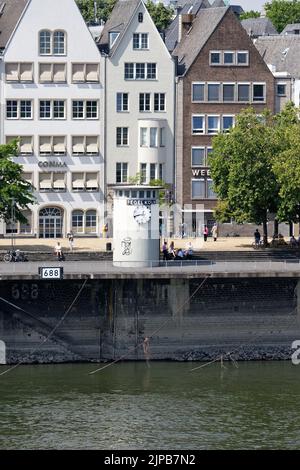 Köln, Deutschland 16. August 2022: Niedrig von 70 cm an der alten Kölner Rheinspur Stockfoto