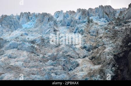 Glacier Bay, Alaska, USA. 6. August 2022. Der South Sawyer Glacier im Tracy Arm Fjord, Alaska, wird am Samstag, dem 6. August 2022, gesehen. (Bild: © Mark Hertzberg/ZUMA Press Wire) Stockfoto