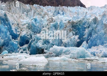 Glacier Bay, Alaska, USA. 6. August 2022. Der South Sawyer Glacier im Tracy Arm Fjord, Alaska, wird am Samstag, dem 6. August 2022, gesehen. (Bild: © Mark Hertzberg/ZUMA Press Wire) Stockfoto