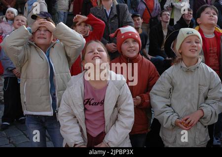 polnische Kindergatenkinder auf Stadttour in Poznan Poaldn 20,2005. Okt. (Foto von Francis Dean/Dean Picics) Stockfoto