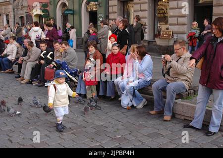 polnische Kindergatenkinder auf Stadttour in Poznan Poaldn 20,2005. Okt. (Foto von Francis Dean/Dean Picics) Stockfoto