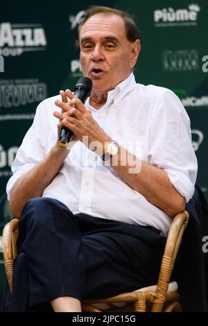 Marina Di Pietrasanta, Italien. 16. August 2022. Clemente Mastella Clemente Mastella ist Leiter von Noi di Centro bei einem Treffen mit caffè of Versiliana.Quelle: Stefano Dalle Luche/Alamy Live News Stockfoto