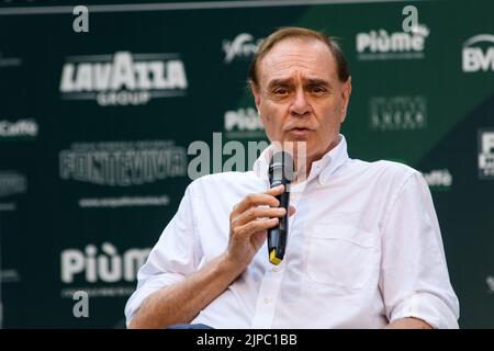 Marina Di Pietrasanta, Italien. 16. August 2022. Clemente Mastella Clemente Mastella ist Leiter von Noi di Centro bei einem Treffen mit caffè of Versiliana.Quelle: Stefano Dalle Luche/Alamy Live News Stockfoto