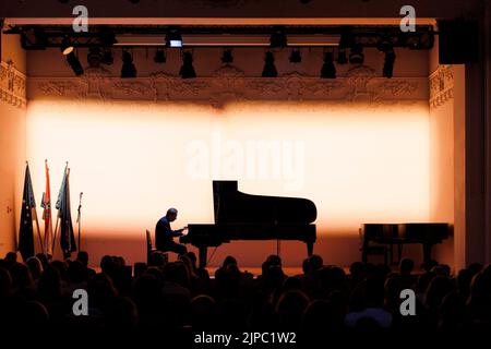 Der russische Pianist und Dirigent Mikhail Pletnev gab am 16. August 2022 ein Konzert zur Eröffnung des Piano Loop Festivals 9. in Split, Kroatien. Foto: Miroslav Lelas/PIXSELL Stockfoto