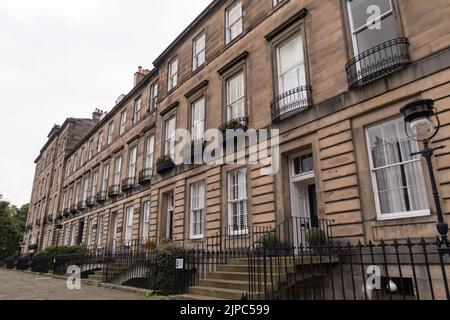 Blick auf georgianische Gebäude in der Neustadt von Edinburgh Stockfoto