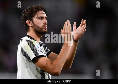 Turin, Italien. 15. August 2022. Manuel Locatelli von Juventus FC zeigt sich am Ende des Fußballspiels der Serie A zwischen dem FC Juventus und dem US-amerikanischen Sassuolo. Kredit: Nicolò Campo/Alamy Live Nachrichten Stockfoto