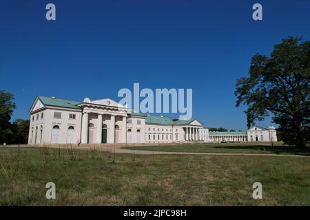 Schloss Kacina ist eines der wichtigsten Gebäude der Empire-Architektur in Böhmen in der Nähe von Kutna Hora, Tschechische Republik, Europa.Zámek Kačina, Luft Stockfoto