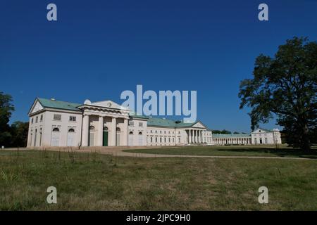 Schloss Kacina ist eines der wichtigsten Gebäude der Empire-Architektur in Böhmen in der Nähe von Kutna Hora, Tschechische Republik, Europa.Zámek Kačina, Luft Stockfoto