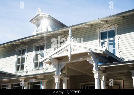 Haapsalu, Estland - 13. August 2022: Haapsalu Resort Hall (Estnisch: Kuursaal). Stockfoto