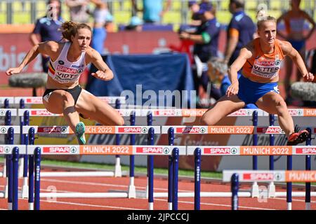 München, Deutschland. 17. August 2022. Die Belgierin Noor Vidts und die Niederländerin Anouk Vetter wurden am Mittwoch, den 17. August 100m 2022, beim Hürdenrennen der Frauen im Heptathlon bei der Leichtathletik-Europameisterschaft in München 2022, Deutschland, in Aktion gezeigt. Die zweite Auflage der Europameisterschaften findet vom 11. Bis 22. August statt und umfasst neun Sportarten. BELGA FOTO ERIC LALMAND Kredit: Belga Nachrichtenagentur/Alamy Live News Stockfoto