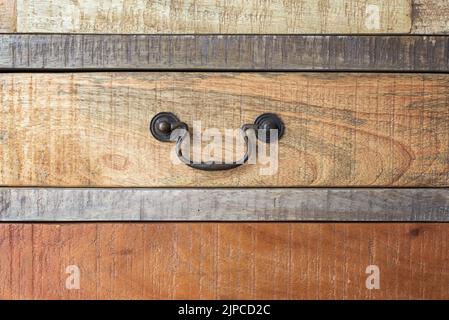 Altmodischer Holzschubladengriff Stockfoto