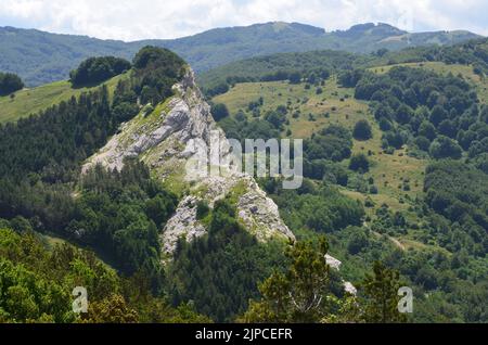 Parco Nazionale dell'Appennino Tosco-Emiliano, ein üppig bewaldeter und bergiger Nationalpark in Norditalien Stockfoto