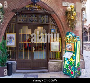 Barcelona, Spanien - 29.. Dez 2019: Els Quatre Gats Café, beliebter Treffpunkt berühmter Künstler. Eingang Stockfoto