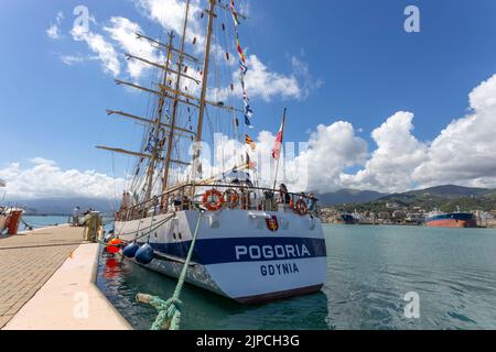 GENUA, ITALIEN 25. JUNI 2022 - das polnische Schiff Pogoria Gdynia liegt im Hafen von Genua, italien Stockfoto