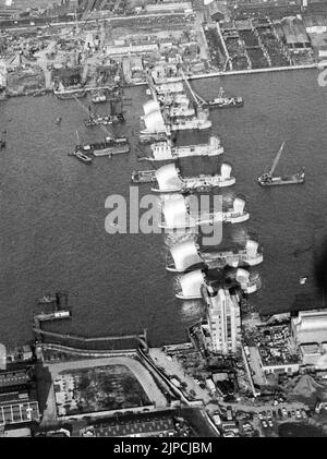 File Photo vom 27/01/82 einer Luftaufnahme der zehn Tore an der GLC Thames Barrier, einem Ingenieurprojekt im Wert von 430 Millionen£zum Schutz Londons vor Überschwemmungen. Der Verbraucherpreisindex (CPI) erreichte im vergangenen Monat 10,1 Prozent, den größten Anstieg der Lebenshaltungskosten seit Februar 1982, als der VPI laut Schätzungen 10,4 Prozent erreichte. Ausgabedatum: Mittwoch, 17. August 2022. Stockfoto