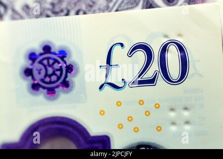 Eine Nahaufnahme von £20 zwanzig Pfund Bargeldrechnung Sterling Polymer Banknote von der Bank von England, die die Königin und J. M. W. Turner, selecti zeigt Stockfoto