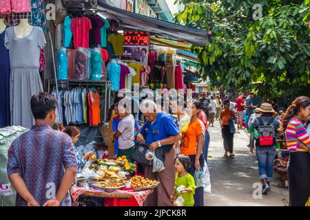 Wenige Schritte von den Straßen von Mandalay Myanmar, ehemals Burma Stockfoto