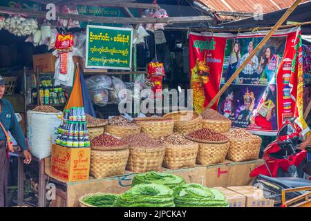 Ein Gewürzmarkt in Mandalay Myanmar, ehemals Burma Stockfoto