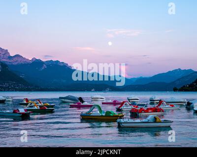 See von Annecy im Departement Haute-Savoie (Französische Alpen) Stockfoto