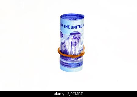 Emirates-Geldrolle mit Scheich Zayed bin Sultan Al Nahyan, der das Gewerkschaftsdokument von der Rückseite der neuen Polymer-Gedenkfeier 50 Fifty unterschrieb Stockfoto