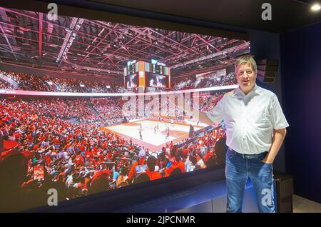 Lars Lamade (Head Global Sponsorships SAP) bei einer Presseveranstaltung auf der Baustelle von SAP Garden, der neuen multifunktionalen Sportarena im Olympia Park München am 16. August 2022 in München. Der SAP Garden wird die neue Heimat des Red Bull Munich Ice Hockey Clubs und des FC Bayern München Basketball sein, die für den 2024. Juni geplant sind. © Peter Schatz / Alamy Live News Stockfoto