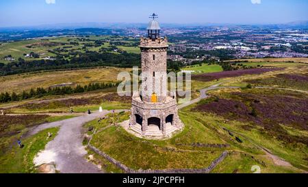 Darwen Jubilee Tower, Lancashire, im Sommer Stockfoto