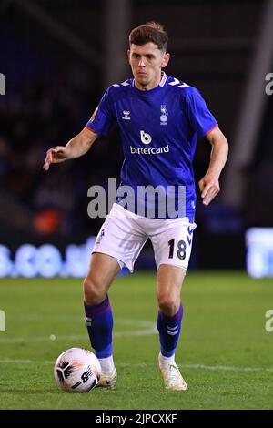 Stock-Action-Bild von Ben Tollitt von Oldham Athletic während des Spiels der Vanarama National League zwischen Oldham Athletic und Wealdstone im Boundary Park, Oldham, am Mittwoch, 17.. August 2022. (Kredit: Eddie Garvey | MI News) Stockfoto