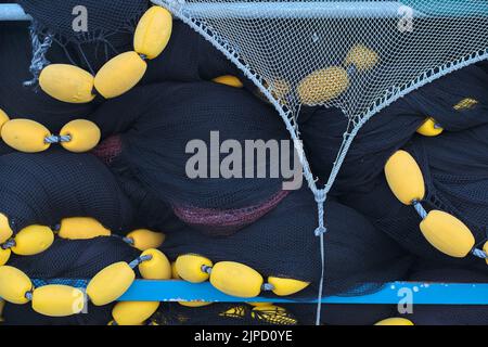 Nahaufnahme der Netze von Fischerbooten. Stockfoto